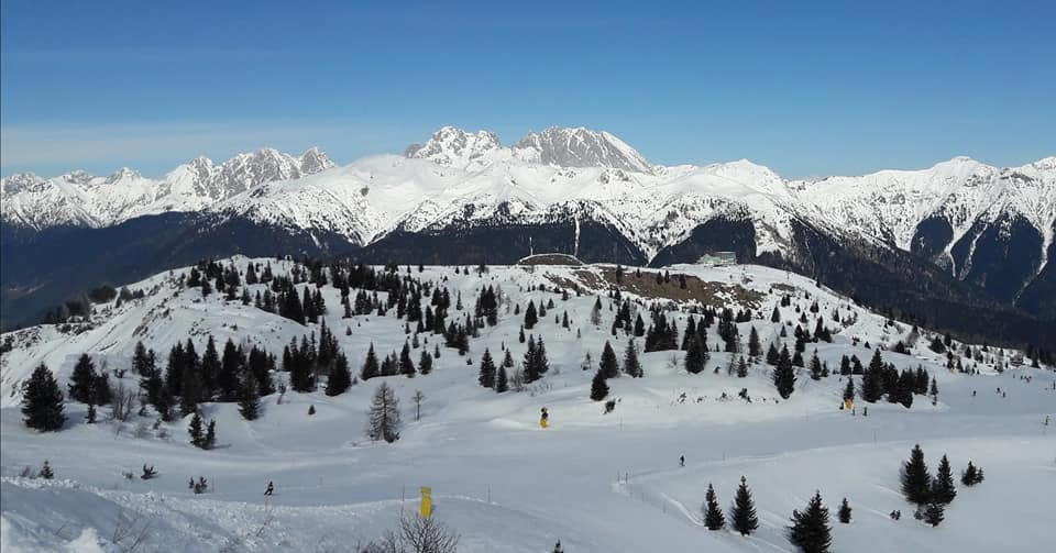 panorama montagne innevate